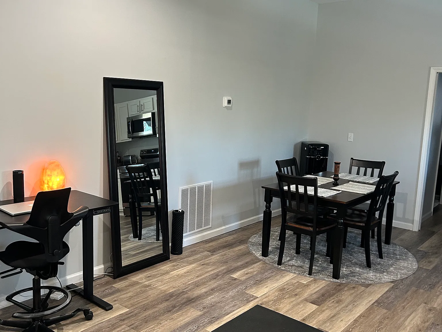 1 bed, 720 sqft, $900 — Photo 3