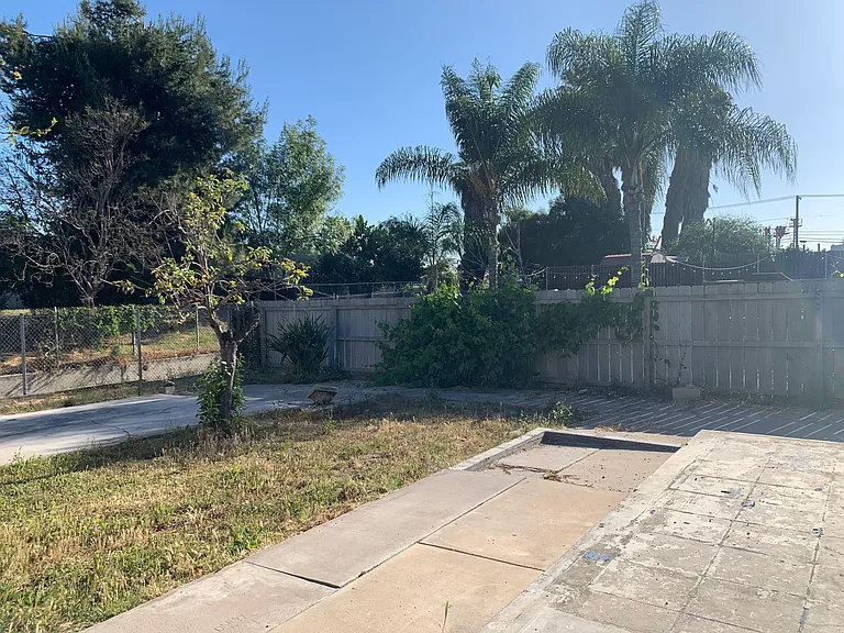 3413 Helix St — Photo 16