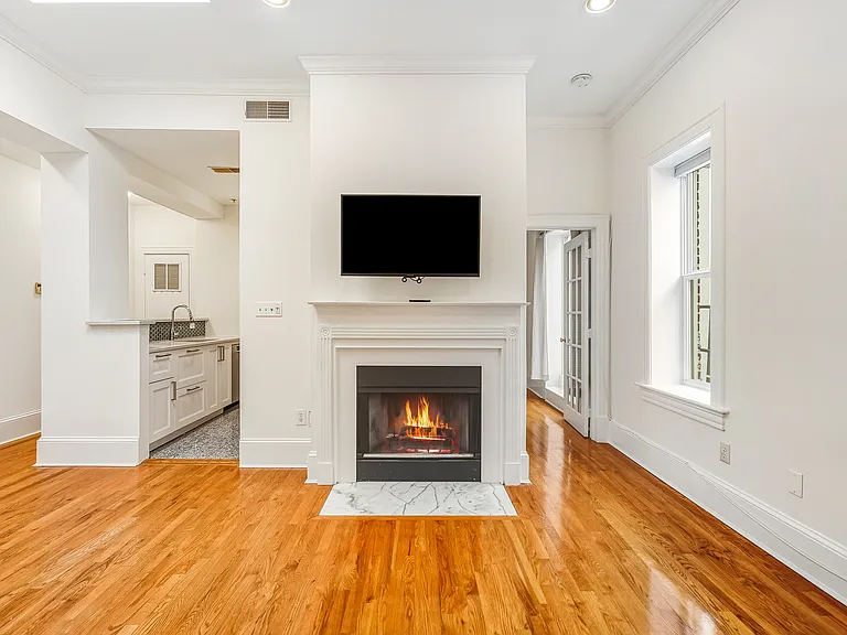 1807 California St NW #305 — Photo 5