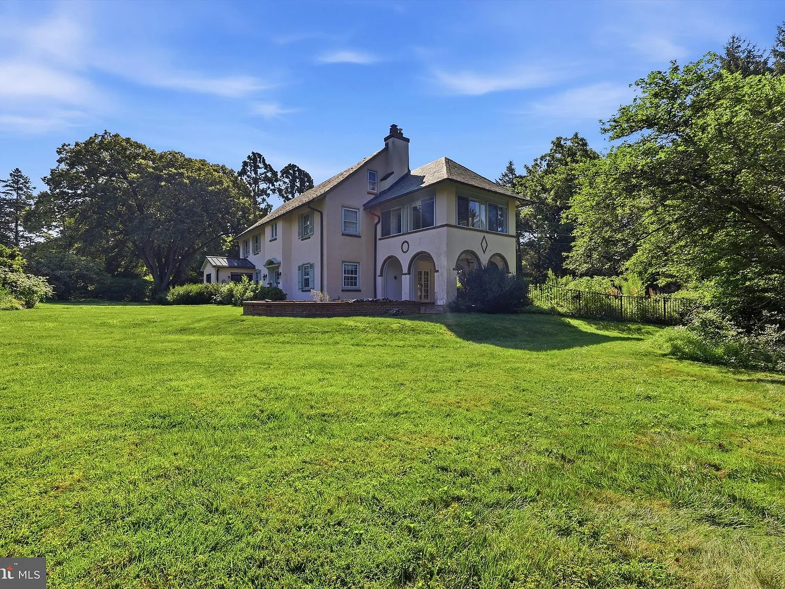 6 bed, 7.0 bath, 4251 sqft, $8,500 — Photo 2