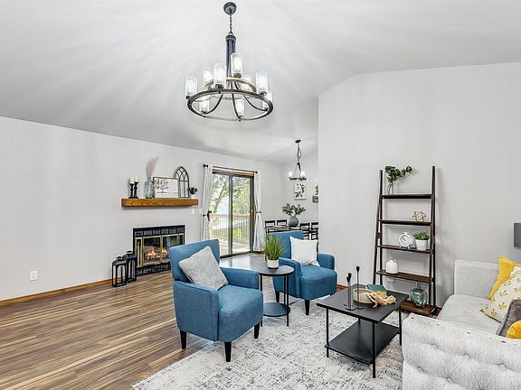 3rd image of 260 W Village Lake Dr
