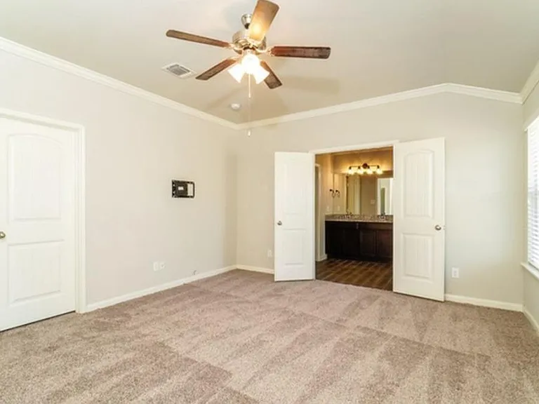 945 Cypress Ml — Photo 10