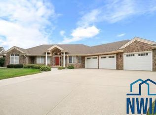 4859 Bradford Ln, Sioux City, IA 51106