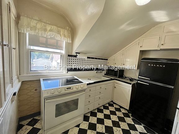 5th image of 306 12th St APT 6