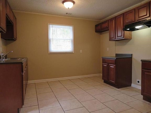 3rd image of 827 Par Ave