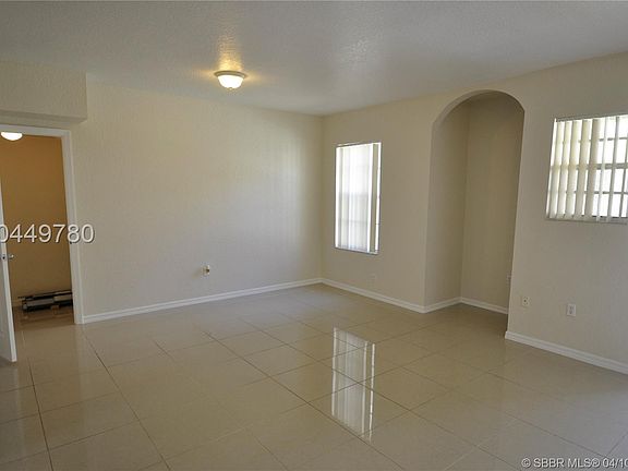 3rd image of 1112 Belmont Ln #1112