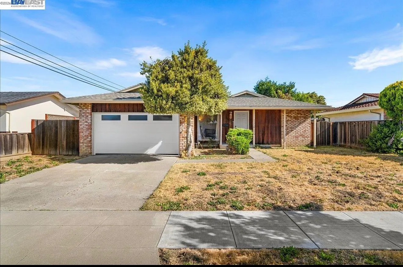 3 bed, 1118 sqft, $4,050 — Photo 1