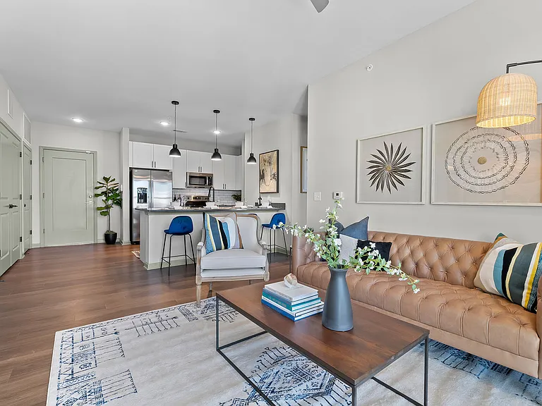 District Midtown — Photo 20