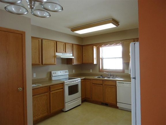 2nd image of 510 Shearer St