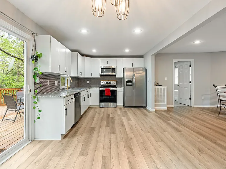 619 Hatch Rd — Photo 4