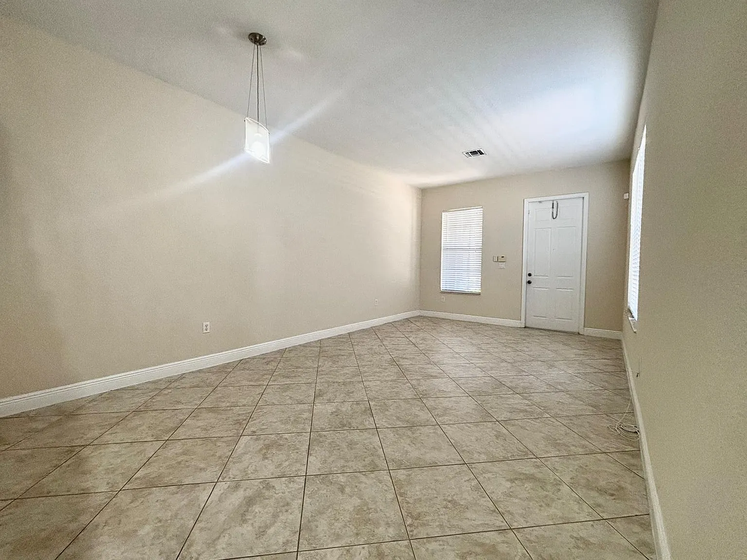 3 bed, 1888 sqft, $3,400 — Photo 3