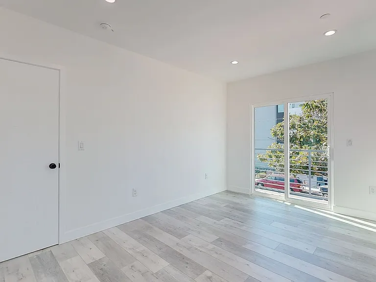 3 & 4 Bed 2-Story Townhomes with Covered Parking Spots Available! — Photo 10