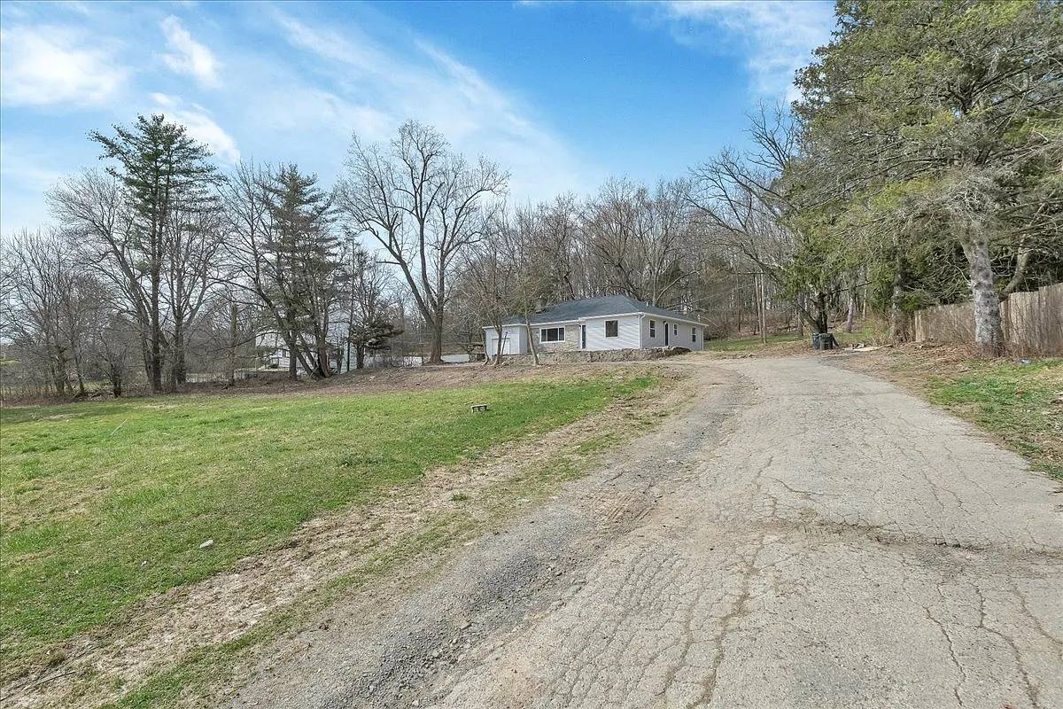3 bed, 1612 sqft, $3,200 — Photo 3