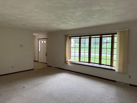 4th image of 1312 Cameron Ln