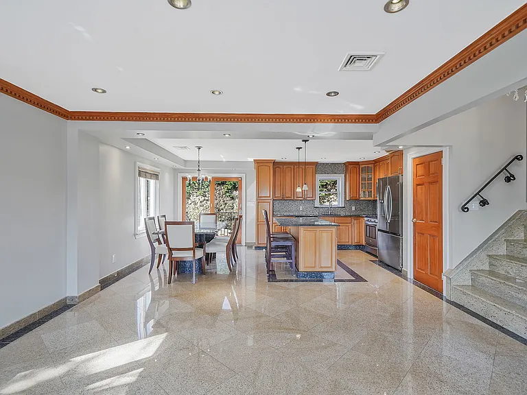 1072 Hicksville Rd — Photo 3