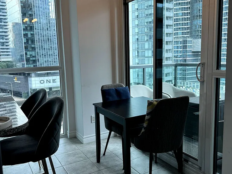 19 Grand Trunk Cres #1510 — Photo 16