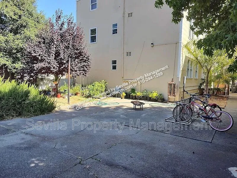 3 bed, 1.0 bath, 1000 sqft, $2,495 — Photo 2