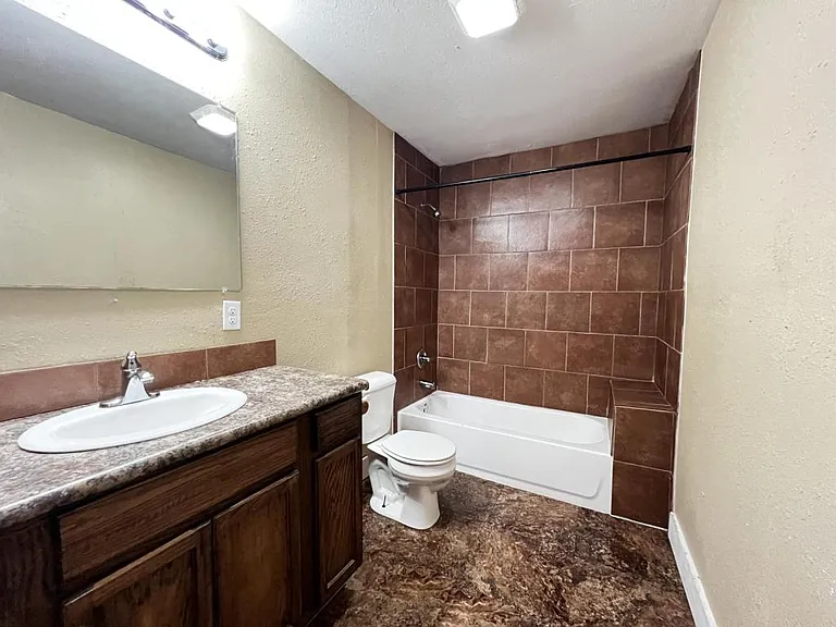 809 W Morton St #101 — Photo 7