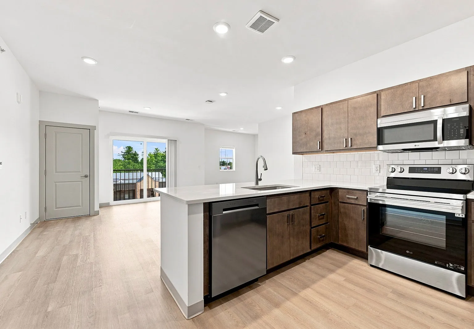 Riverbend Flats Apartments — Photo 3