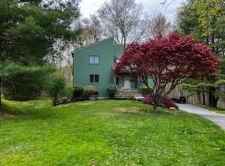 194 Briarwood Dr, Somers, NY 10589