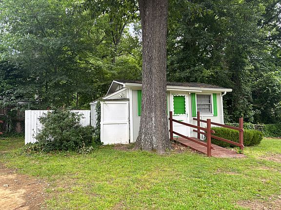 3rd image of 317 Greenwood Dr