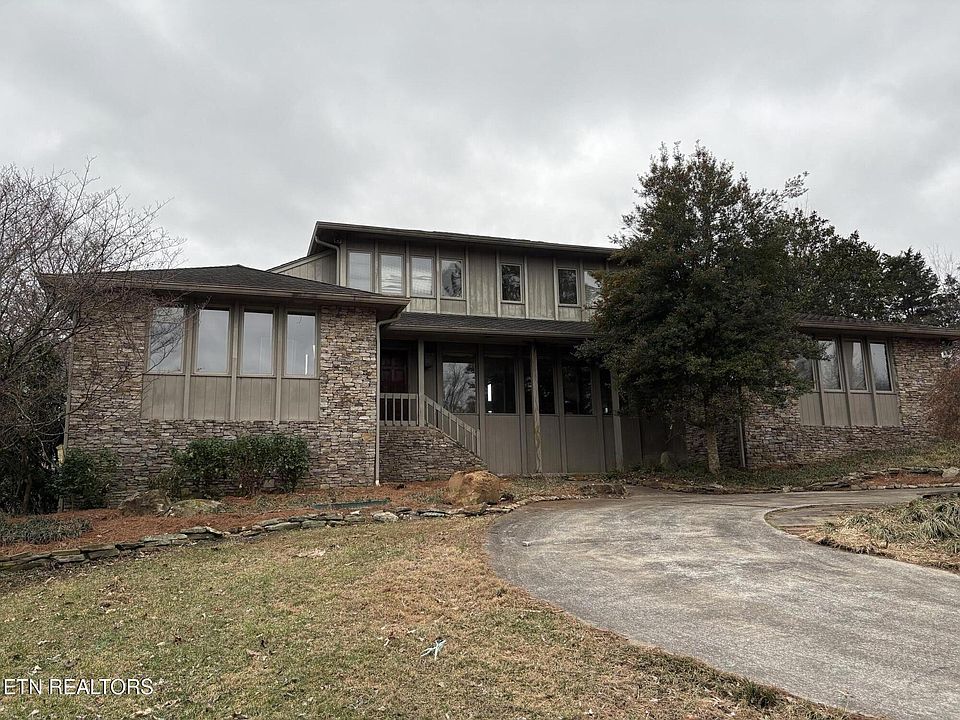 1st image of 458 E Fox Den Dr