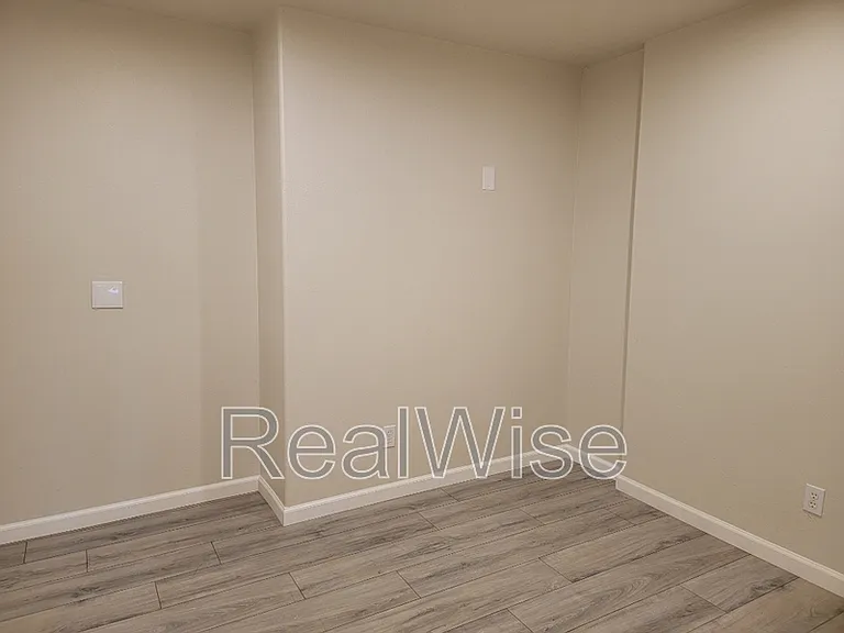 344 W Selmar Ct — Photo 17