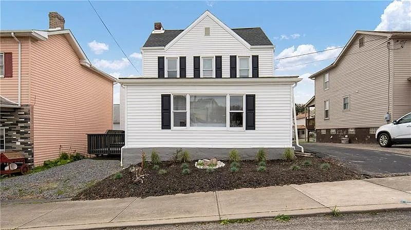 111 Fannie St photo 1