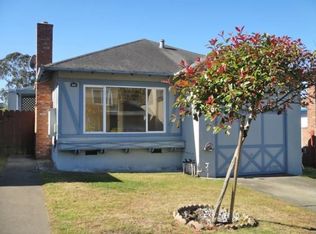 650 Foothill Dr, Pacifica, CA 94044