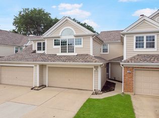 218 Woodstone Dr, Buffalo Grove, IL 60089
