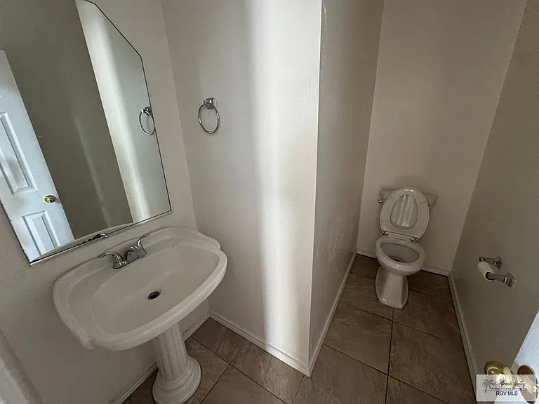 3433 Burgundy Dr — Photo 6