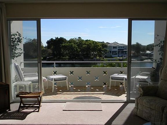 3rd image of 1365 Snell Isle Blvd NE APT 3E