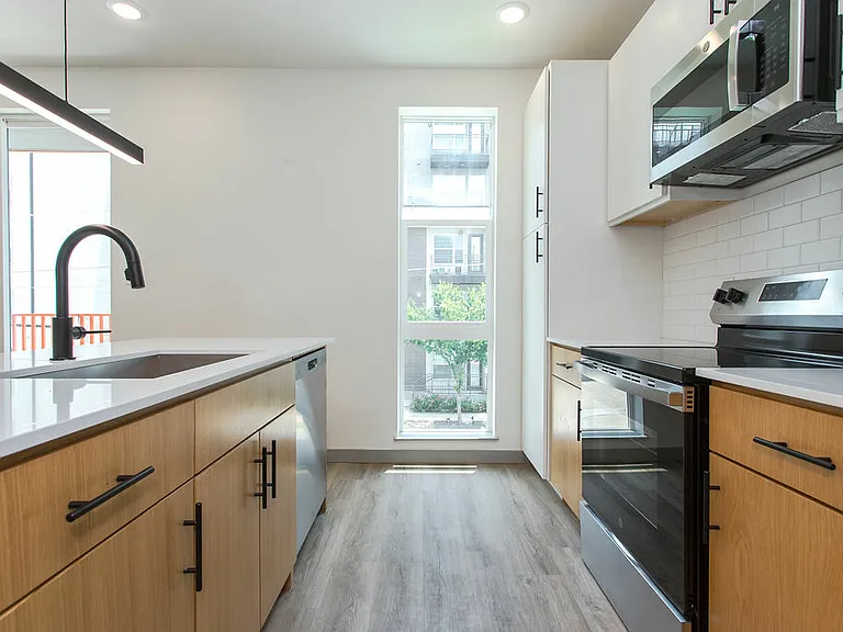 4001 Roseland Ave — Photo 67