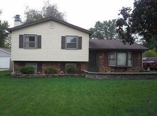1809 Pinecrest Ln, Lindenhurst, IL 60046