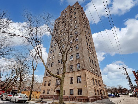 3rd image of 1321 E 56th St APT 12