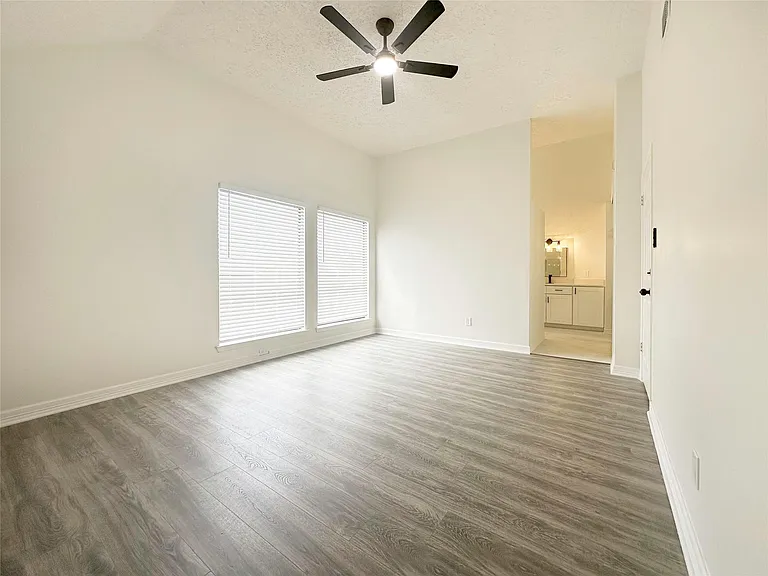 9843 Stableway Dr — Photo 26