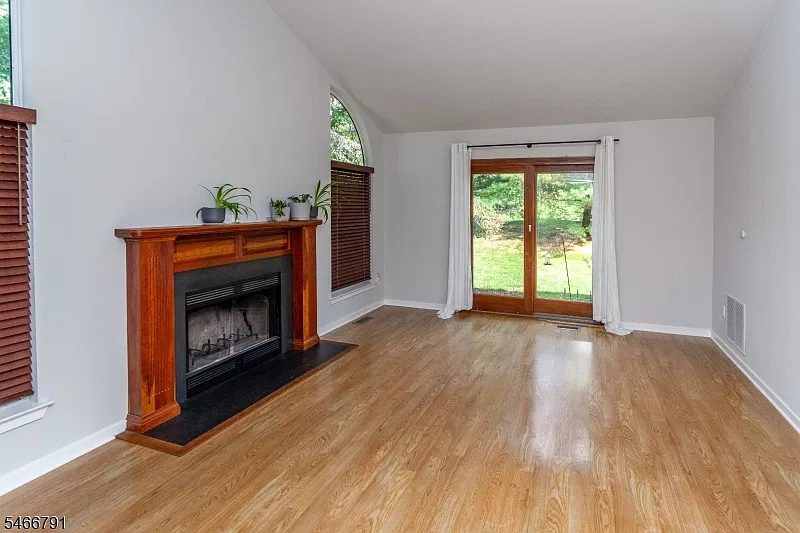 3 bed, 2.5 bath, $3,500 — Photo 3