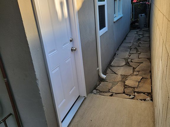 3rd image of 1712 W Commonwealth Ave #1714