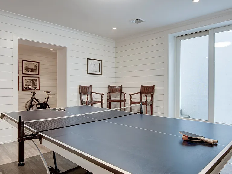 185 Newtown Ln — Photo 24
