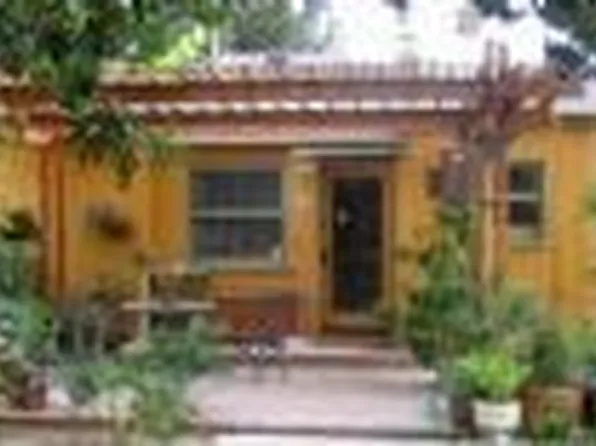 921 N Dos Robles Pl, Alhambra, CA 91801