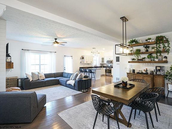 5th image of 224 N Mimosa Ln