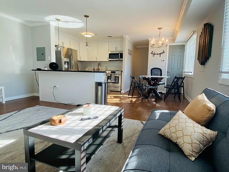 1221 N Quinn St #1 — Photo 32