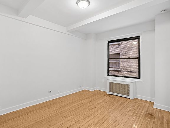 3rd image of 160 W 71st St APT 3B