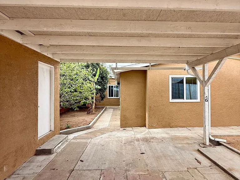 4901 Frink Ave — Photo 6