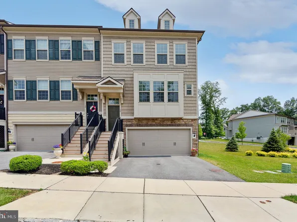 10 Locks Farm Ln, Downingtown, PA 19335