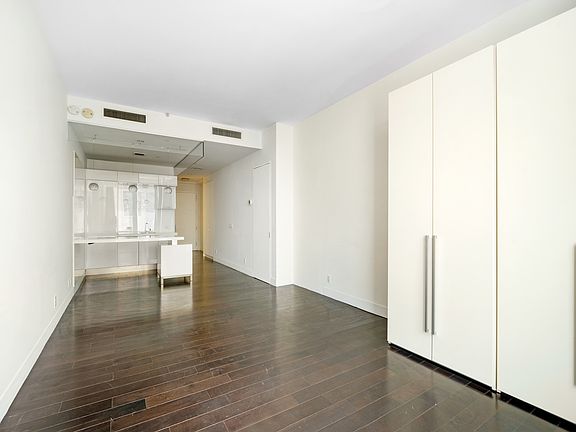 4th image of 111 Fulton St APT 523