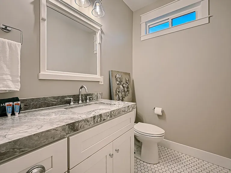 3913 E Devonshire Ave — Photo 20