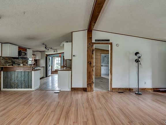 5th image of 33939 Jackson Ii Rd