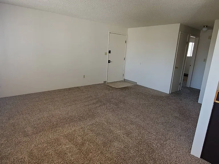 1061 Washington Apartments — Photo 3