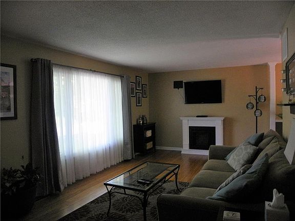 2nd image of 1926 Safari Dr